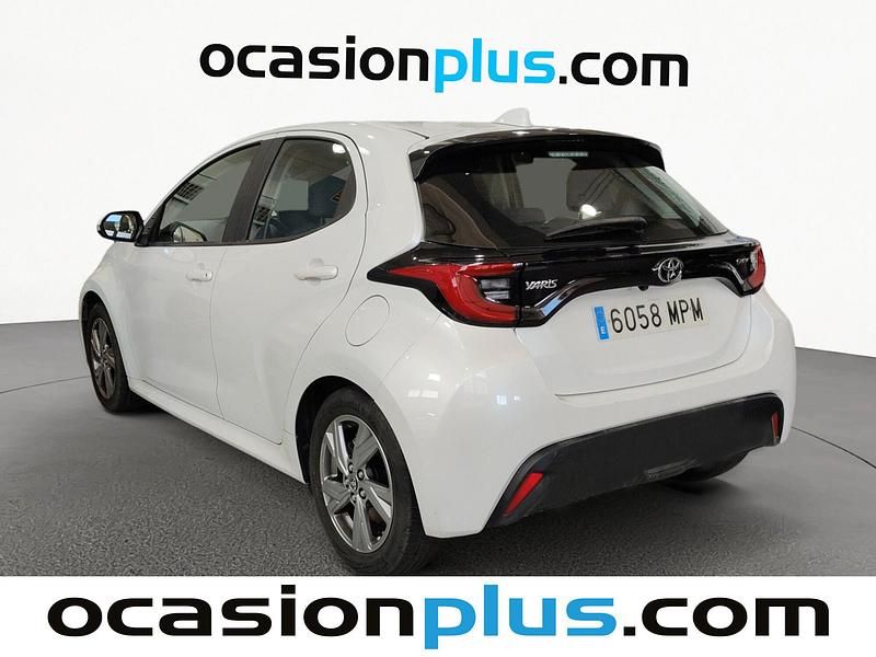 Usado Toyota Yaris Hybrid Active 116 CV (85 kW) 2024 Blanco Berlina