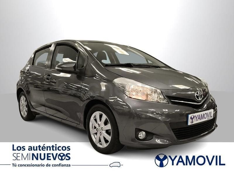 Usado Toyota Yaris Active 90 CV (66 kW) 2013 Gris Berlina