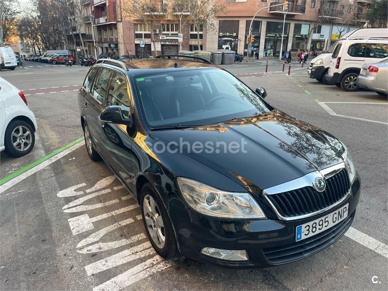 Negro Usado 2009 Skoda Octavia Familiar | 3500 € (Precio justo) - Imagen 1/4
