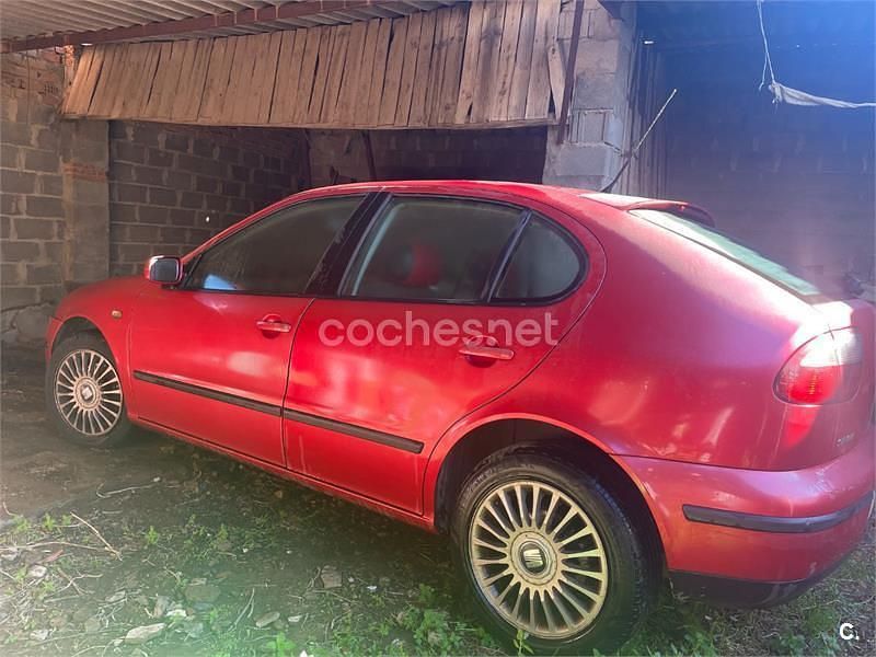 Usado Seat Leon 110 CV (80 kW) 2002 Rojo Utilitario
