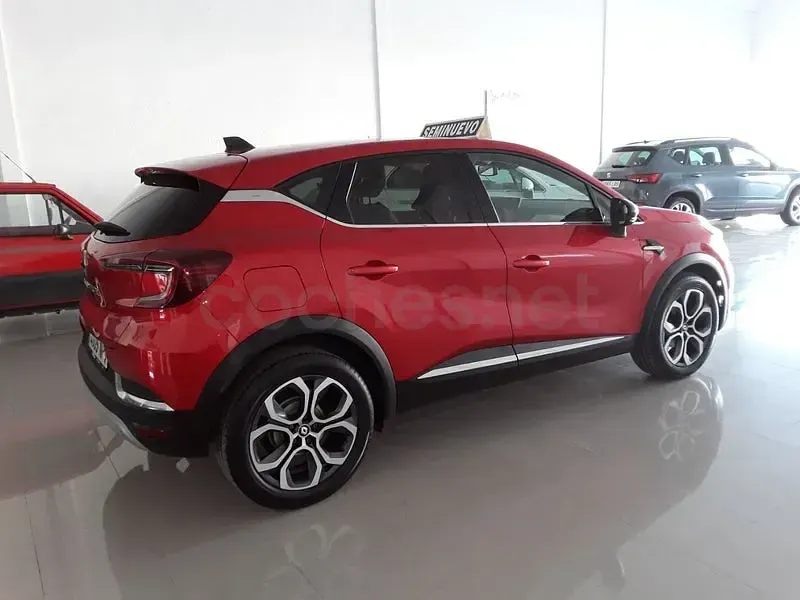 Usado Renault Captur Techno 90 CV (66 kW) 2024 Rojo SUV