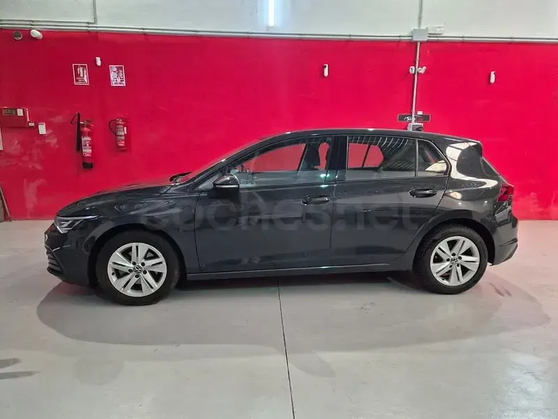 Usado VW Golf VIII 115 CV (84 kW) 2022 Gris / plata Berlina