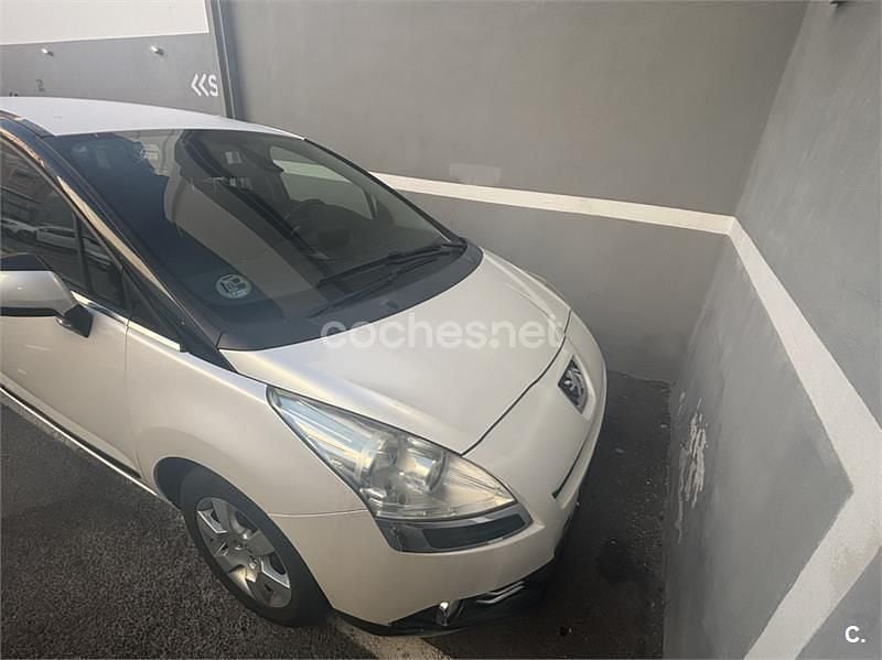 Blanco Usado 2011 Peugeot 5008 Premium Monovolumen | 5950 € (Precio justo) - Imagen 1/4