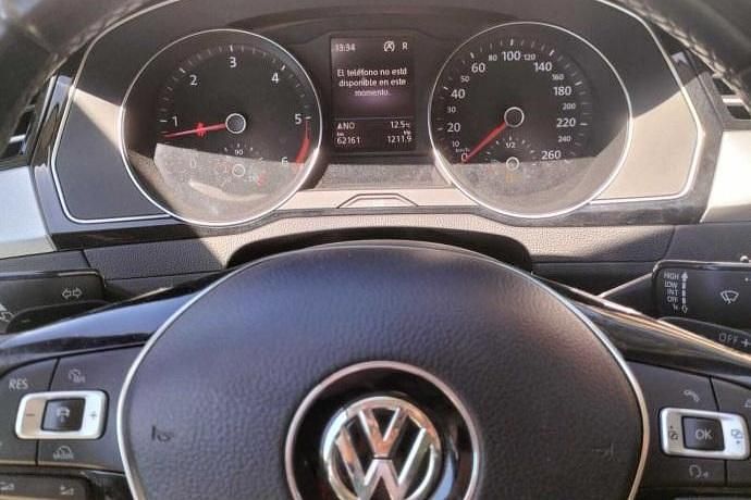 Usado VW Passat Advance 120 CV (88 kW) 2018 Granate Berlina