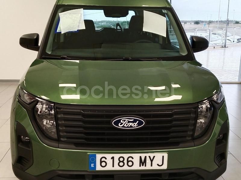 Usado Ford Tourneo Courier Trend 125 CV (91 kW) 2025 Verde Monovolumen