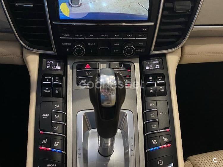 Usado Porsche Panamera 300 CV (220 kW) 2016 Gris / plata Berlina