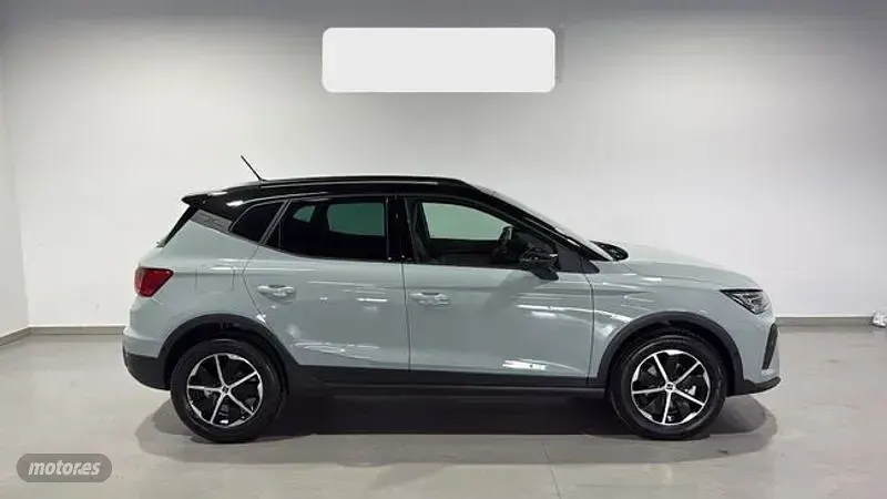 Usado Seat Arona FR 115 CV (84 kW) 2026 Gris SUV