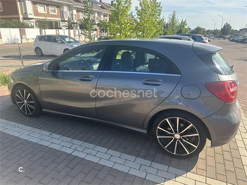 Usado Mercedes A200 Urban 136 CV (100 kW) 2015 Gris / plata Berlina