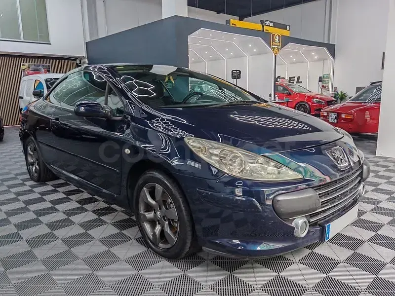 Usado Peugeot 307 CC 110 CV (80 kW) 2008 Azul Descapotable
