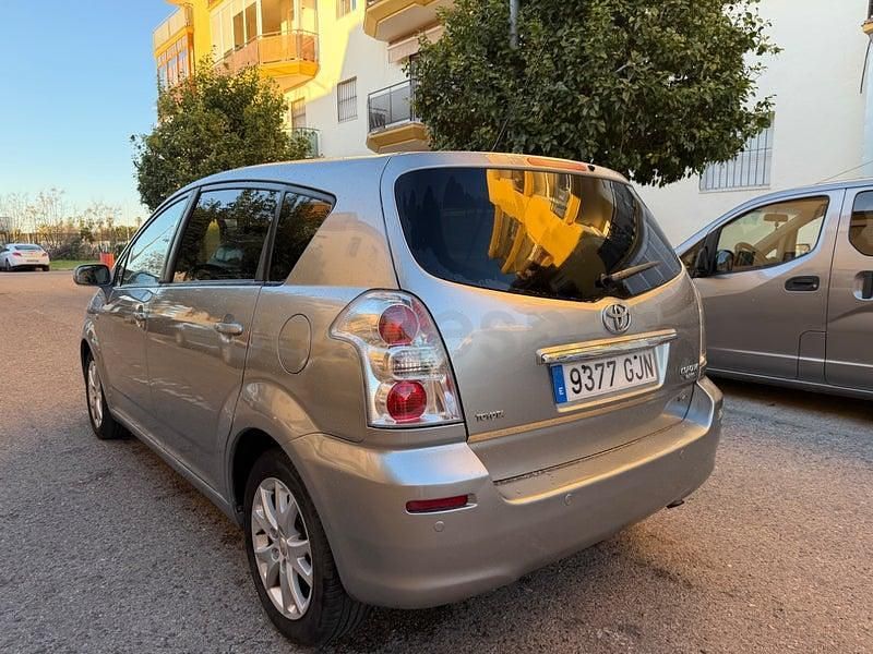 Usado Toyota Corolla Verso Sol 136 CV (100 kW) 2008 Gris / plata Monovolumen