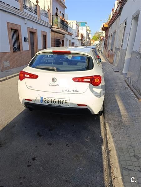 Blanco Usado 2014 Alfa Romeo Giulietta Distinctive Utilitario | 7390 € (Precio justo) - Imagen 1/4