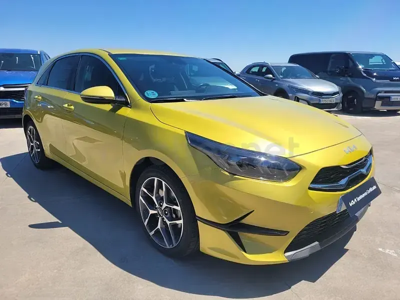 Usado Kia Ceed 100 CV (73 kW) 2022 Amarillo Utilitario