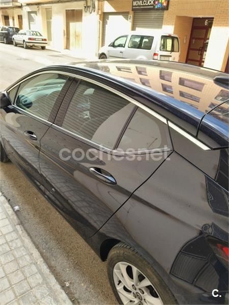 Usado Opel Astra Business 110 CV (80 kW) 2018 Negro Berlina