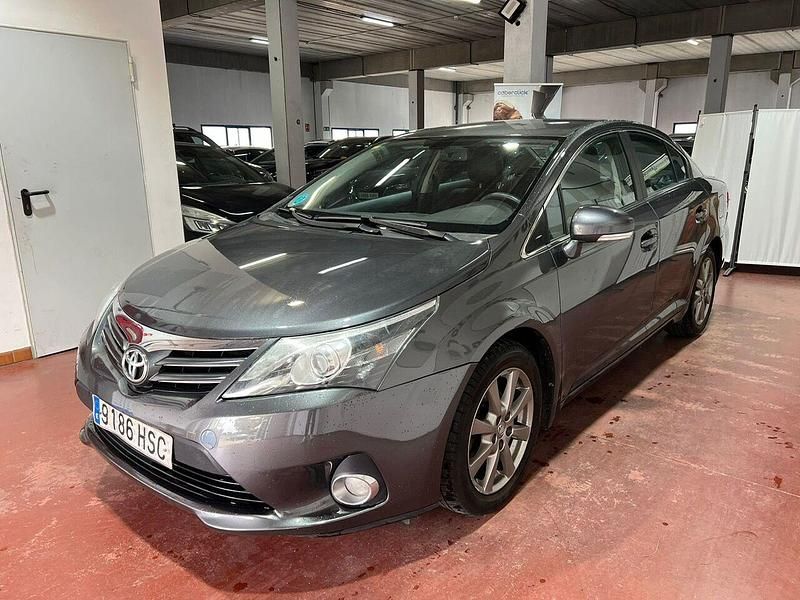 Usado Toyota Avensis Advance 150 CV (110 kW) 2013 Gris Berlina