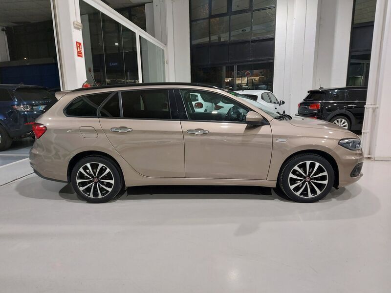 Usado Fiat Tipo Lounge 120 CV (88 kW) 2017 Marrón Familiar