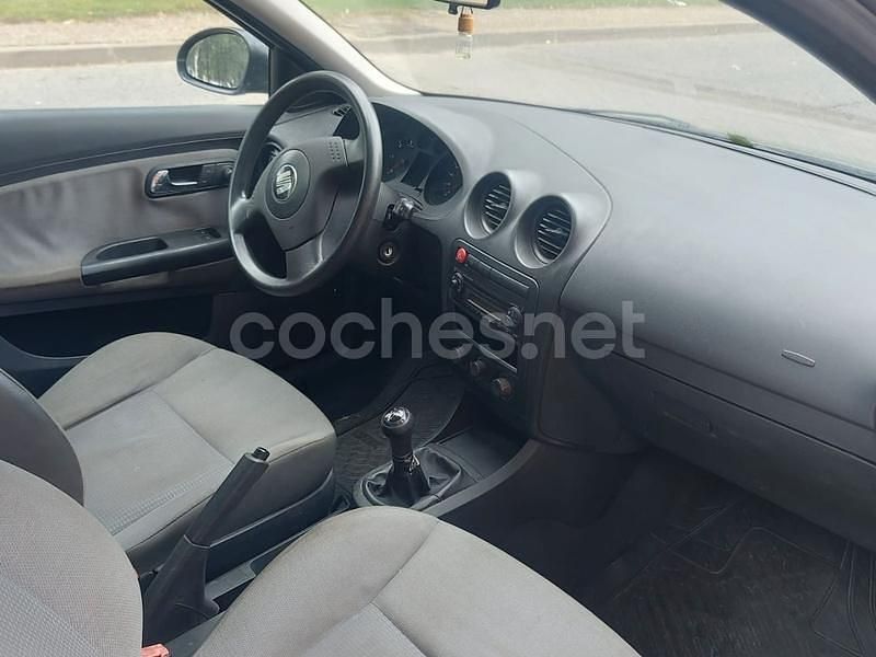 Usado Seat Ibiza 100 CV (73 kW) 2004 Gris / plata Berlina