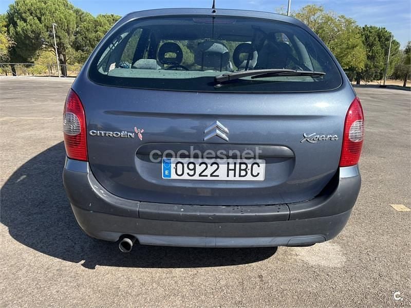 Gris / plata Usado 2011 Citroën Xsara Picasso Monovolumen | 4199 € (Precio justo) - Imagen 1/4