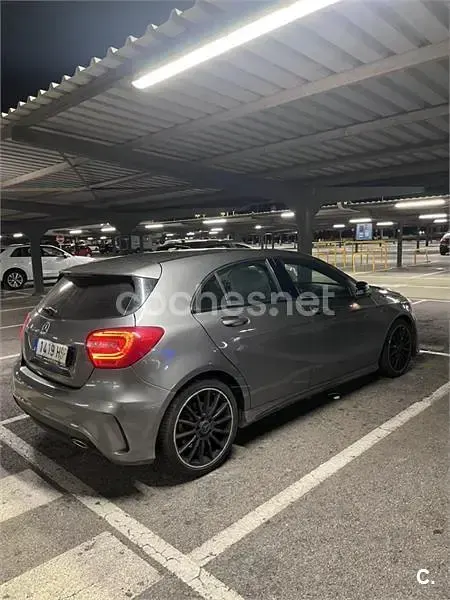 Usado Mercedes A250 211 CV (155 kW) 2013 Gris / plata Utilitario