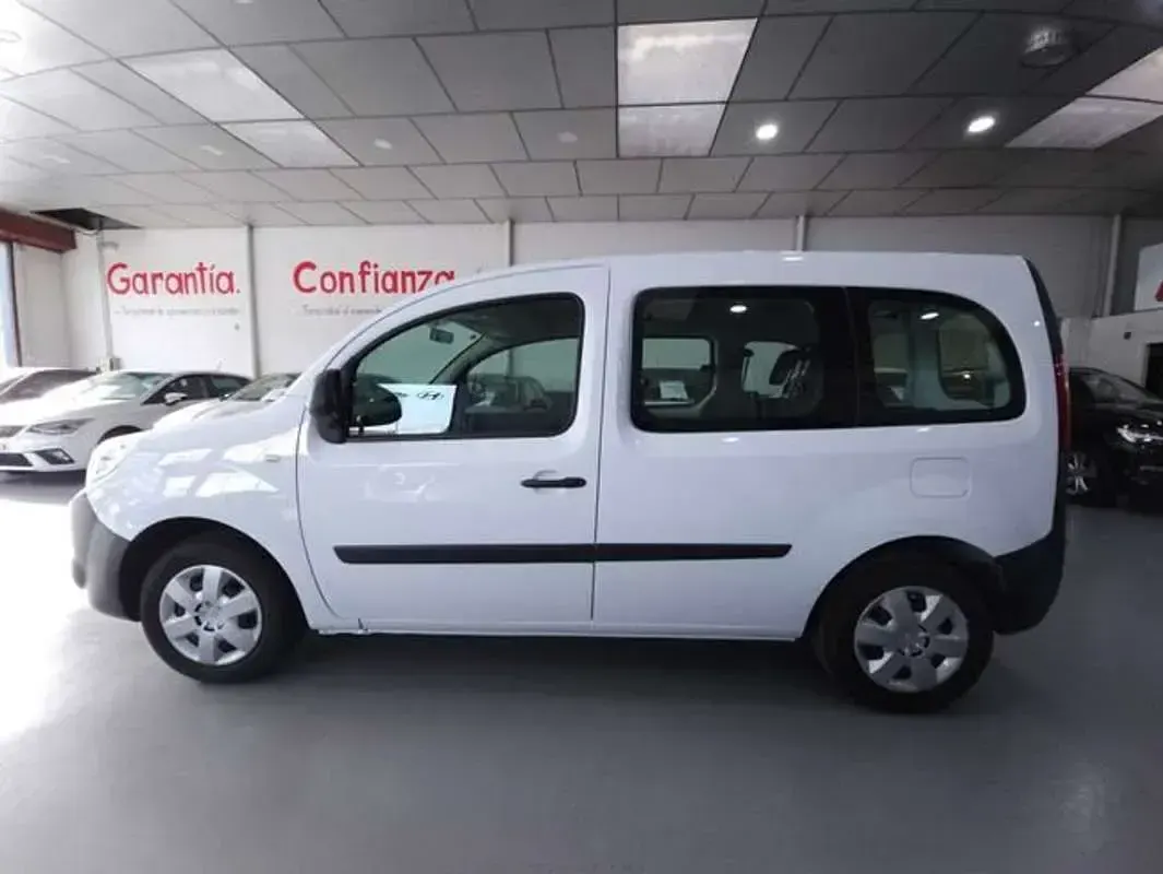 Usado Renault Kangoo 80 CV (58 kW) 2020 Blanco Monovolumen