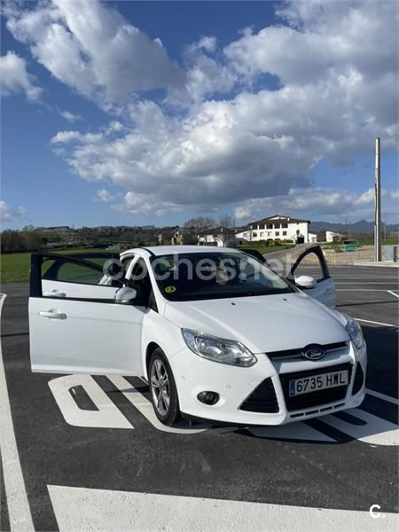 Blanco Usado 2014 Ford Focus Titanium Berlina | 6900 € (Precio justo) - Imagen 1/4