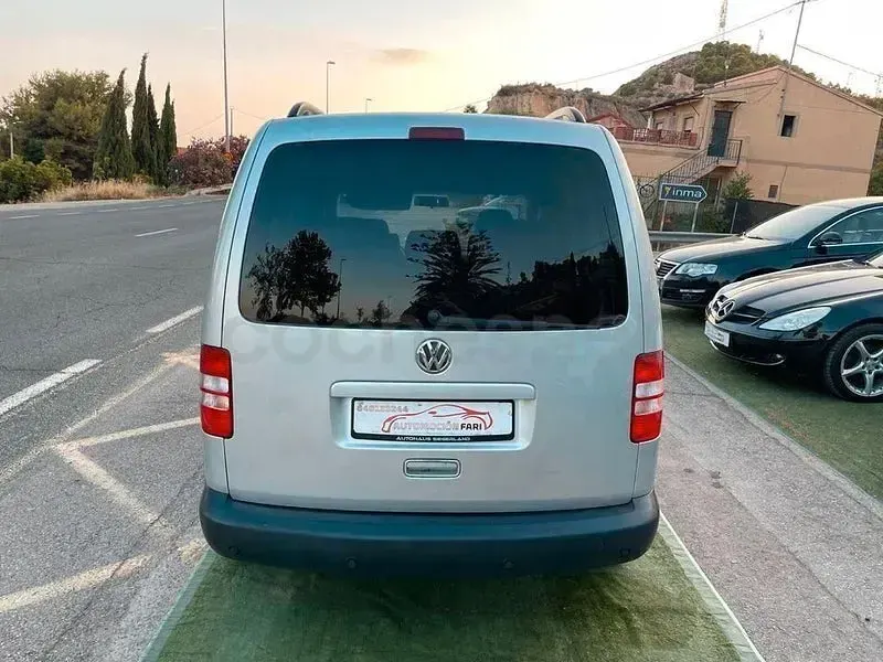 Usado VW Caddy Comfortline 102 CV (75 kW) 2011 Gris / plata Monovolumen