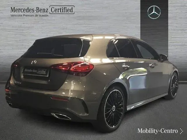 Usado Mercedes A180 116 CV (85 kW) 2023 Gris montaña