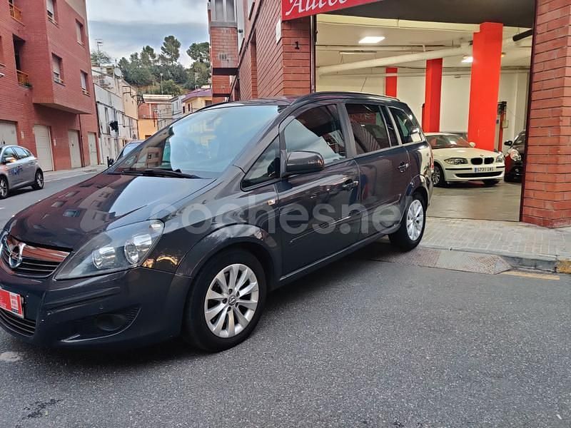 Gris / plata Usado 2013 Opel Zafira Family Monovolumen | 7300 € (Precio justo) - Imagen 1/4