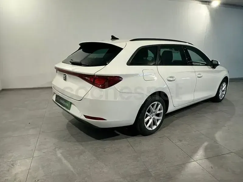 Usado Seat Leon Style 115 CV (84 kW) 2021 Blanco Familiar