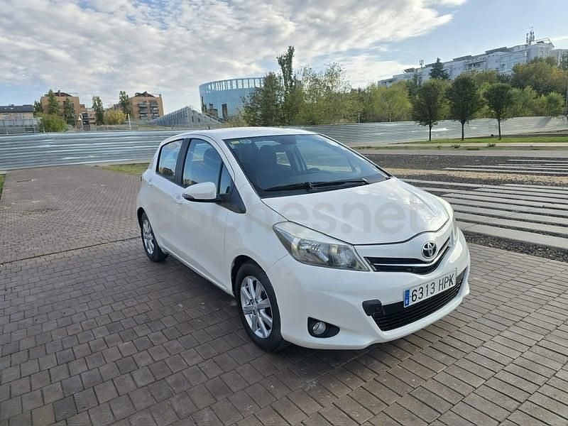 Usado Toyota Yaris Active 90 CV (66 kW) 2013 Blanco Utilitario