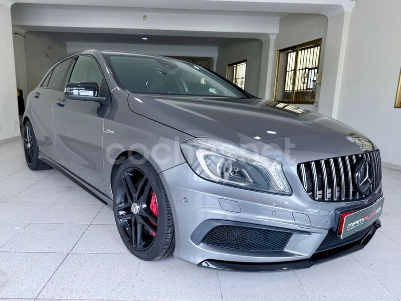 Gris / plata Usado 2014 Mercedes A45 AMG AMG Berlina | 28.900 € (Un poco caro) - Imagen 1/4