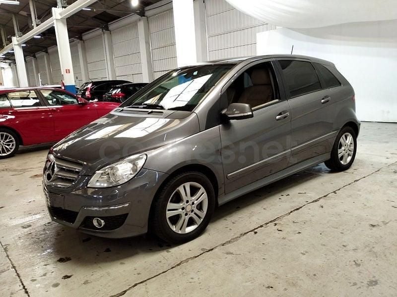 Usado Mercedes B200 136 CV (100 kW) 2009 Gris / plata Monovolumen