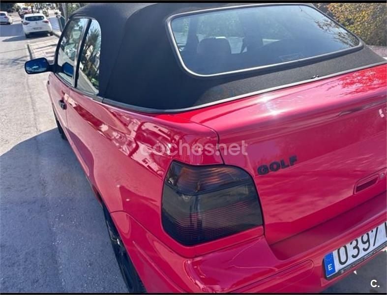 Usado VW Golf Cabriolet Highline 115 CV (84 kW) 2000 Rojo Descapotable