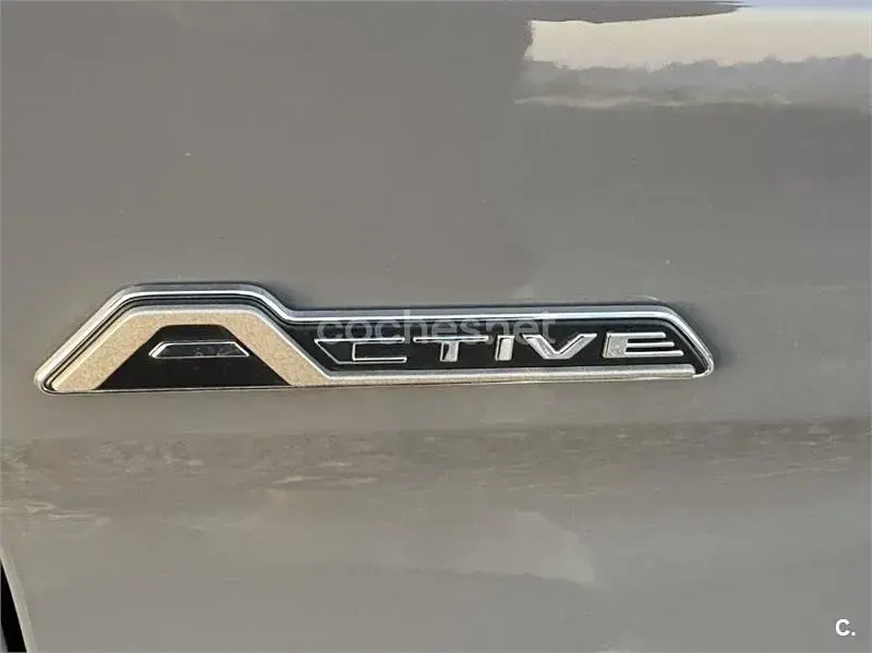 Usado Ford Grand Tourneo Connect Active 122 CV (89 kW) 2023 Gris / plata Monovolumen