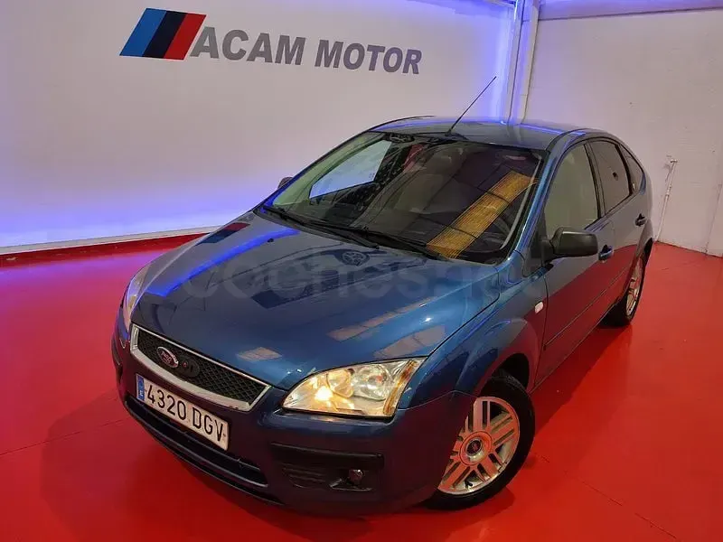 Usado Ford Focus Ghia 109 CV (80 kW) 2005 Azul Berlina