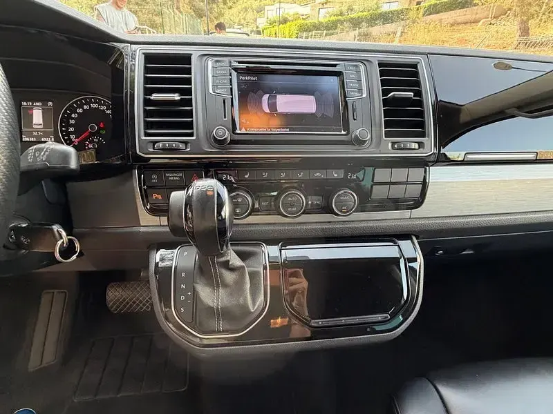 Usado VW Multivan 204 CV (150 kW) 2017 Negro Monovolumen