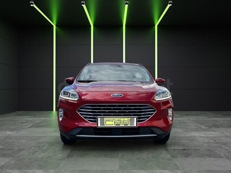 Begagnad Ford Kuga Titanium 150 HK (110 kW) 2022 Röd SUV