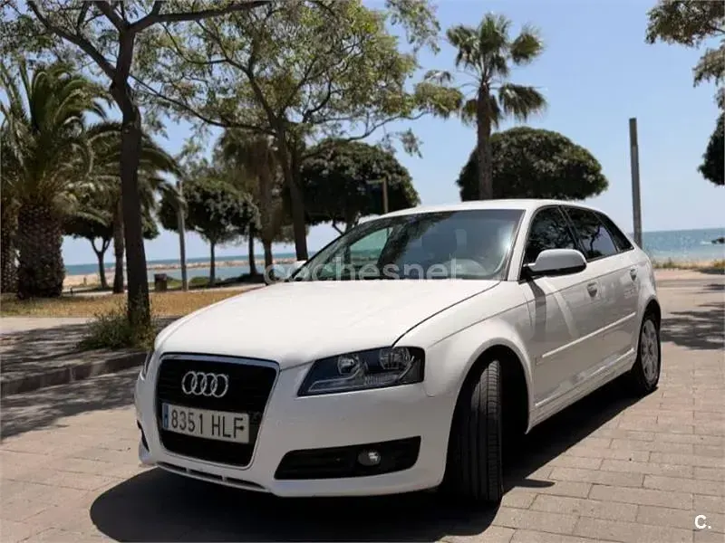 Käytetty Audi A3 Attraction 105 HP (77 kW) 2012 Valkoinen Viistoperä