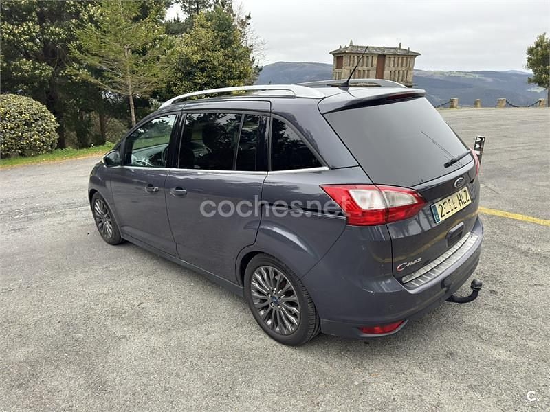 Usado Ford Grand C-Max Titanium 140 CV (102 kW) 2012 Violeta / lila Monovolumen