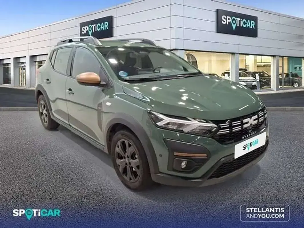 Usado Dacia Sandero Extreme 101 CV (74 kW) 2025 Gris Utilitario
