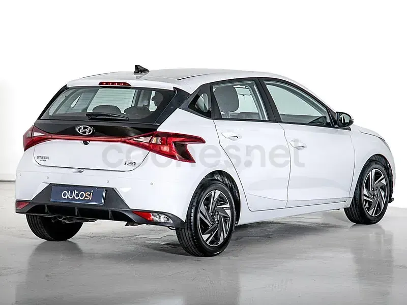 Usado Hyundai i20 100 CV (73 kW) 2022 Blanco Utilitario