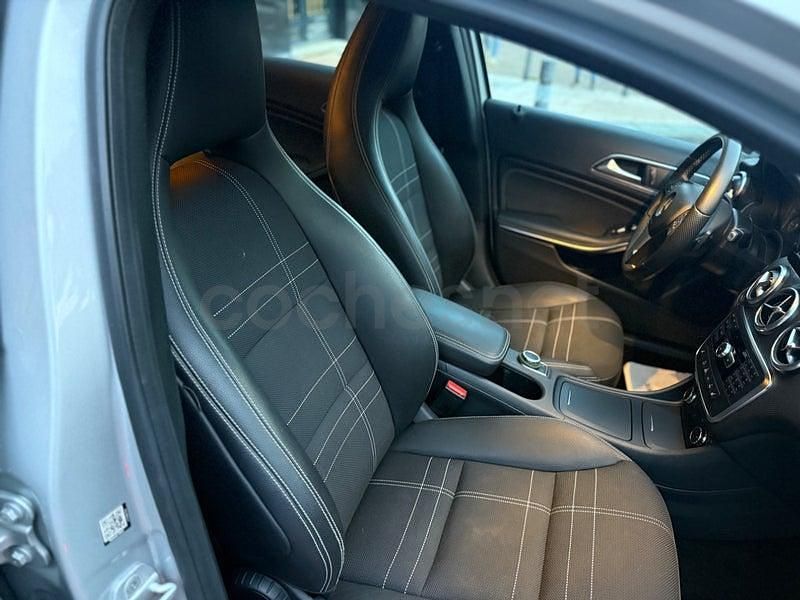 Usado Mercedes A180 Urban 122 CV (89 kW) 2016 Gris / plata Berlina