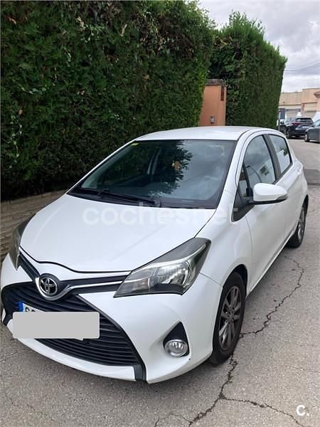 Usado Toyota Yaris City 69 CV (50 kW) 2014 Blanco Berlina