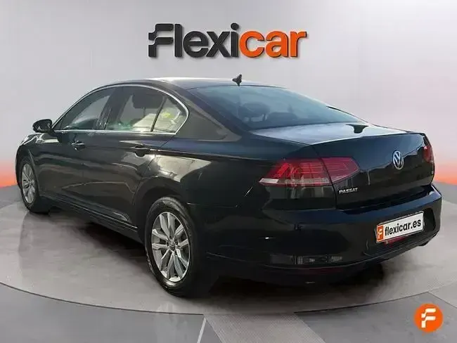 Usado VW Passat Advance 120 CV (88 kW) 2017 Negro Berlina