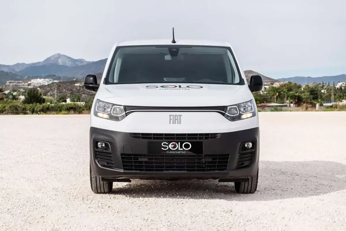 Usado Fiat Doblò 102 CV (75 kW) 2023 Blanco Monovolumen
