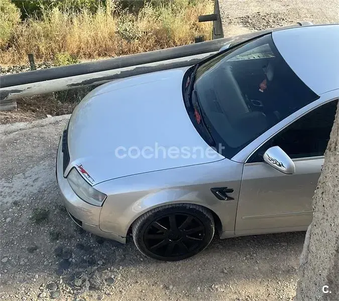 Usado Audi A4 130 CV (95 kW) 2004 Gris / plata Berlina