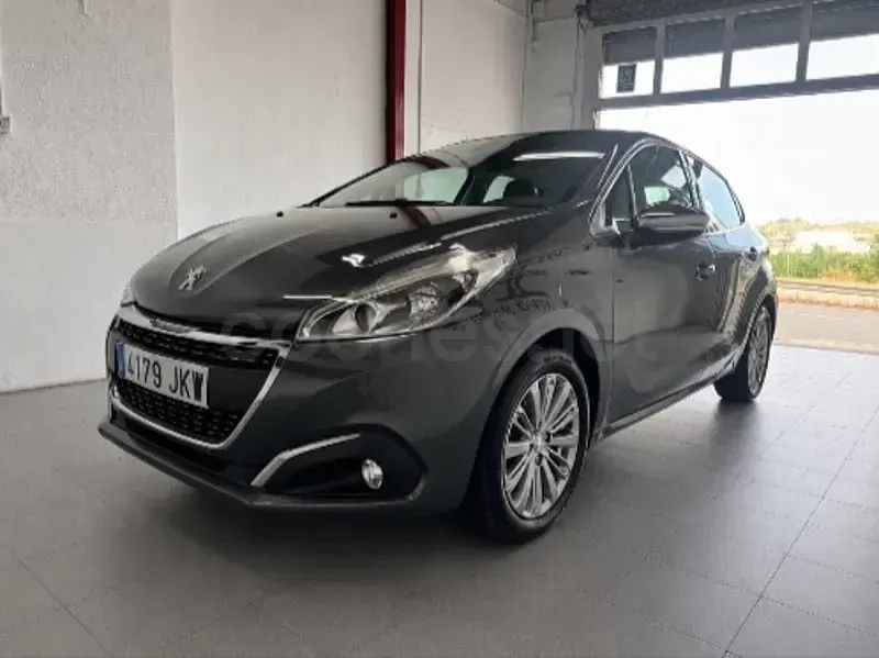 Usado Peugeot 208 Active 82 CV (60 kW) 2015 Beige Utilitario