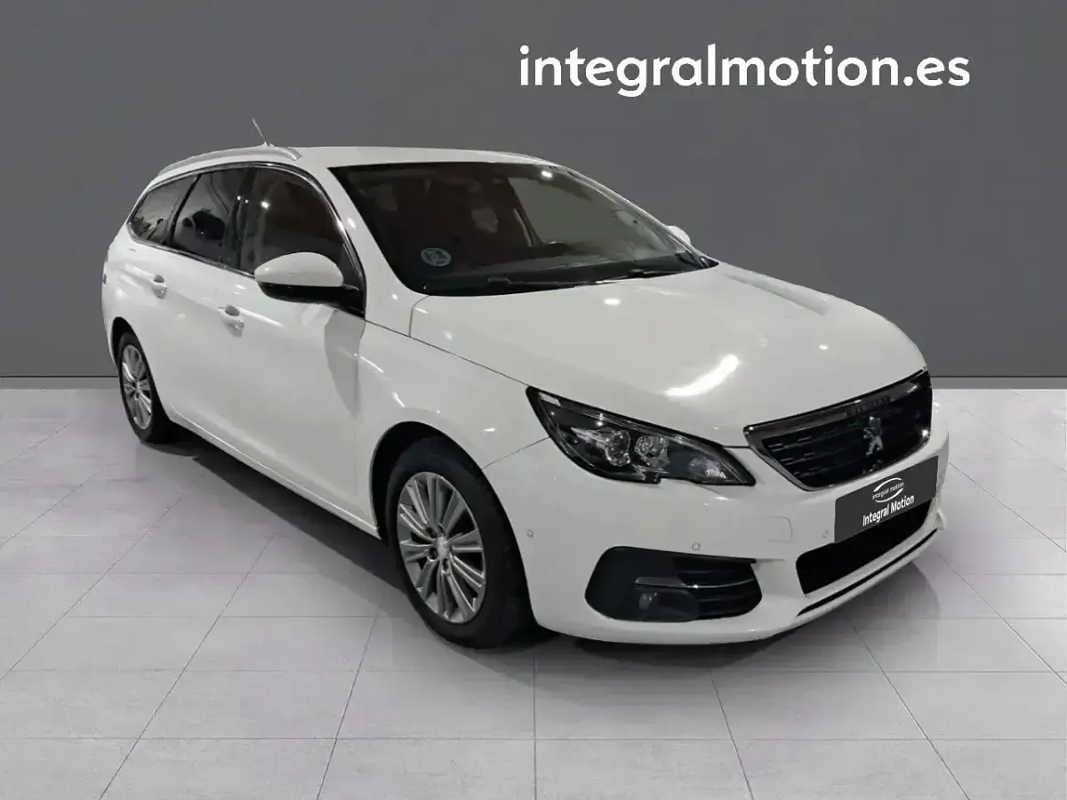 Usado Peugeot 308 SW Allure 130 CV (95 kW) 2021 Blanco Familiar