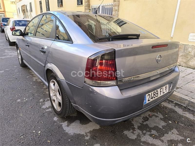 Usado Opel Vectra Cosmo 120 CV (88 kW) 2007 Gris / plata Berlina