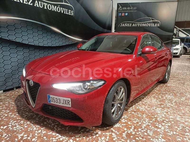 Granate Usado 2017 Alfa Romeo Giulia Business Berlina | 14.990 € (Un poco caro) - Imagen 1/4