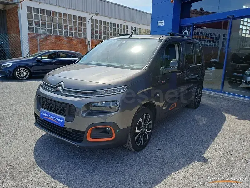 Usado Citroën e-Berlingo Shine 102 CV (75 kW) 2021 Gris / plata Monovolumen
